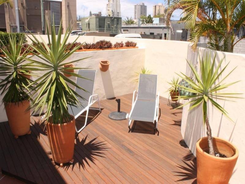 1 Warrina Crescent, Burleigh Heads QLD 4220