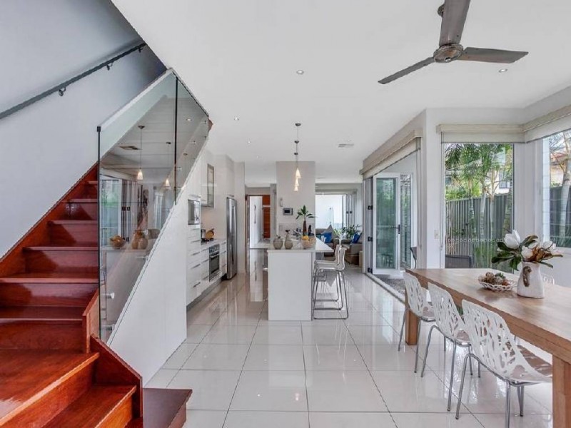 2/4 Cedar Court, Burleigh Heads QLD 4220