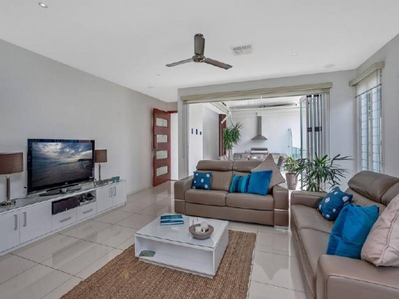 2/4 Cedar Court, Burleigh Heads QLD 4220