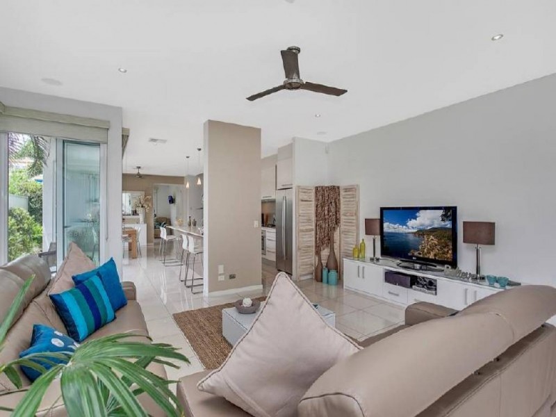 2/4 Cedar Court, Burleigh Heads QLD 4220