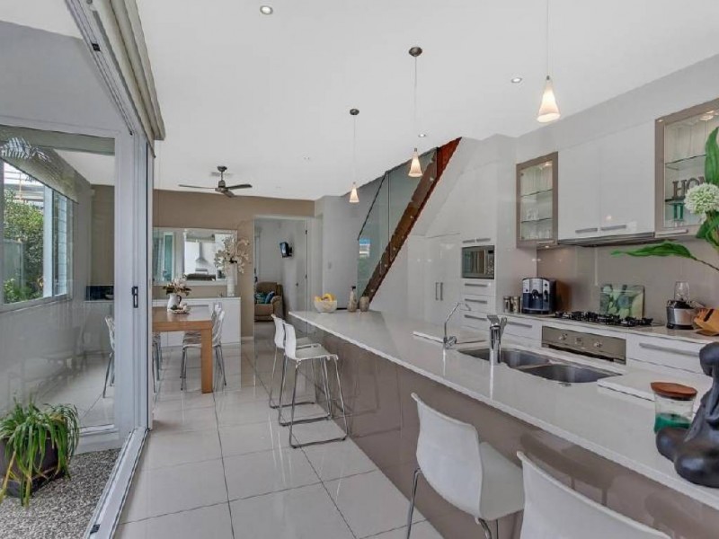 2/4 Cedar Court, Burleigh Heads QLD 4220