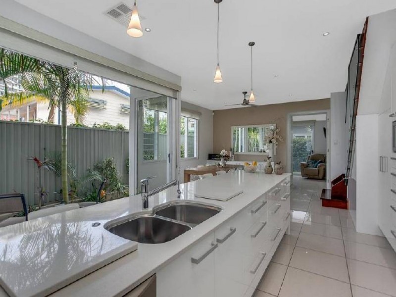 2/4 Cedar Court, Burleigh Heads QLD 4220