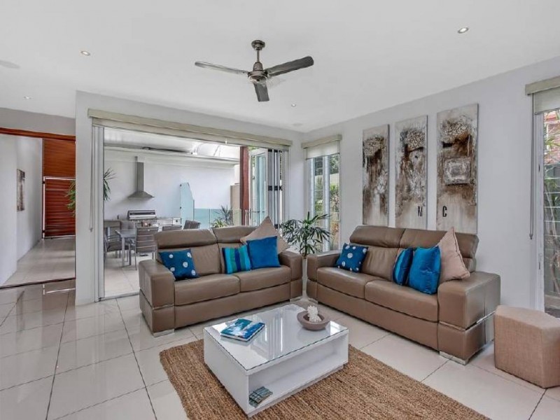 2/4 Cedar Court, Burleigh Heads QLD 4220