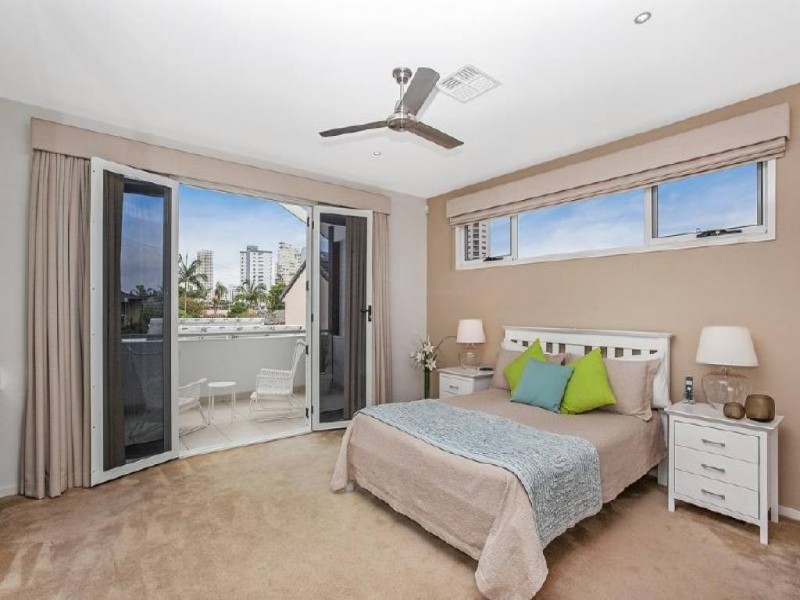 2/4 Cedar Court, Burleigh Heads QLD 4220