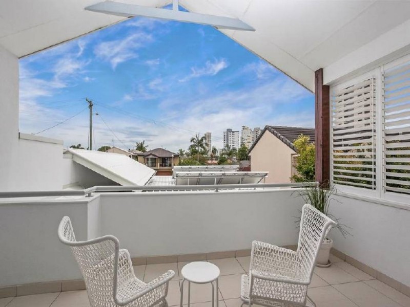 2/4 Cedar Court, Burleigh Heads QLD 4220