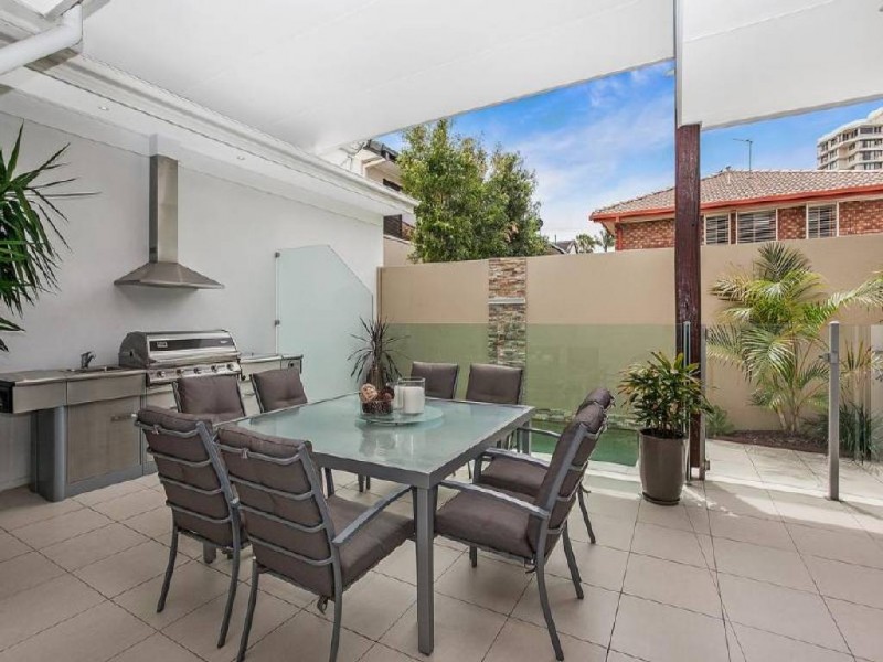 2/4 Cedar Court, Burleigh Heads QLD 4220