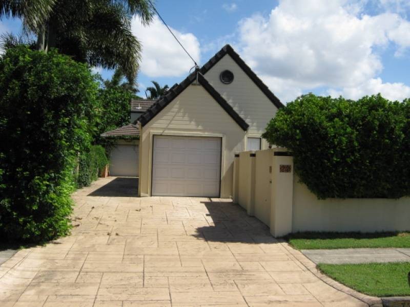 2/72 Nobby Parade, Miami QLD 4220