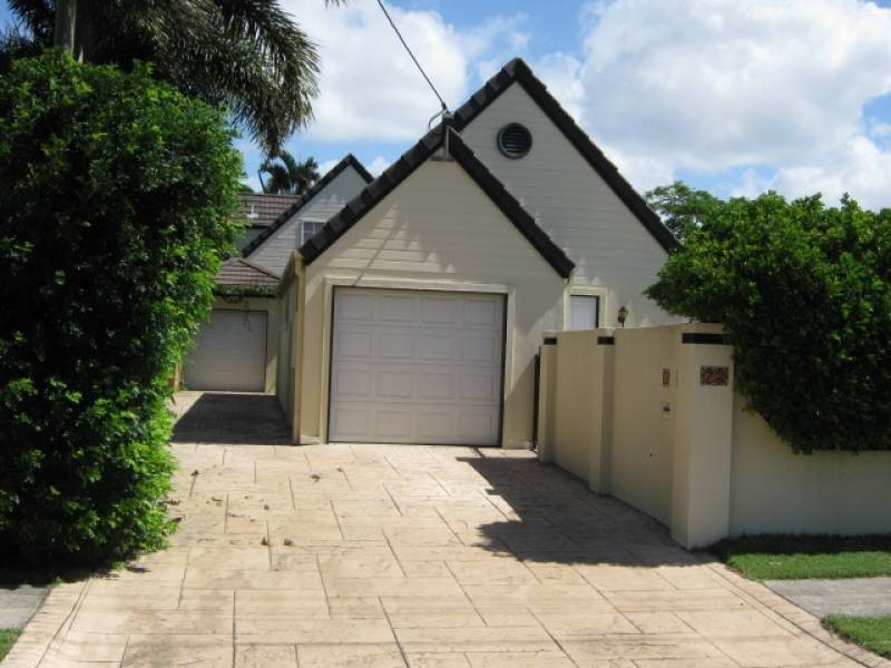 2/72 Nobby Parade, Miami QLD 4220