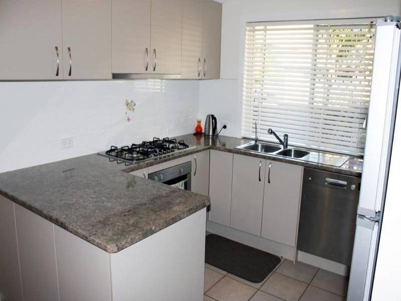 2 Manor Close, Robina QLD 4226