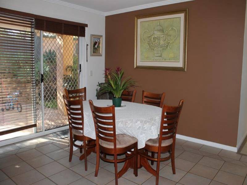 2 Manor Close, Robina QLD 4226