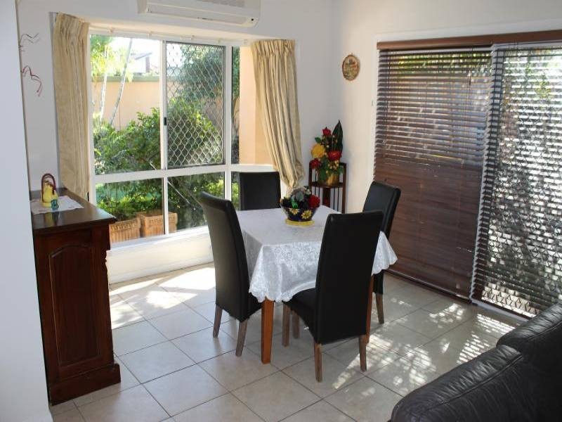 2 Manor Close, Robina QLD 4226