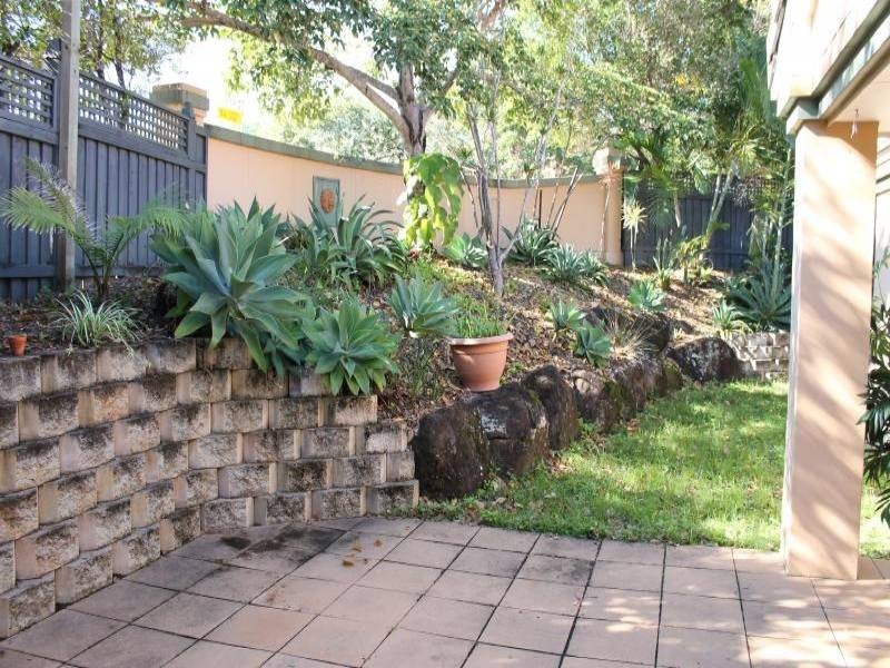 2 Manor Close, Robina QLD 4226