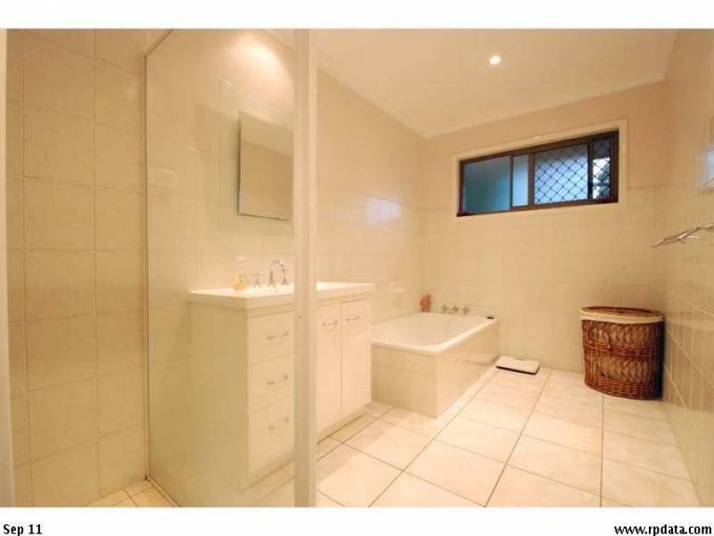 124 Burleigh Street, Burleigh Waters QLD 4220