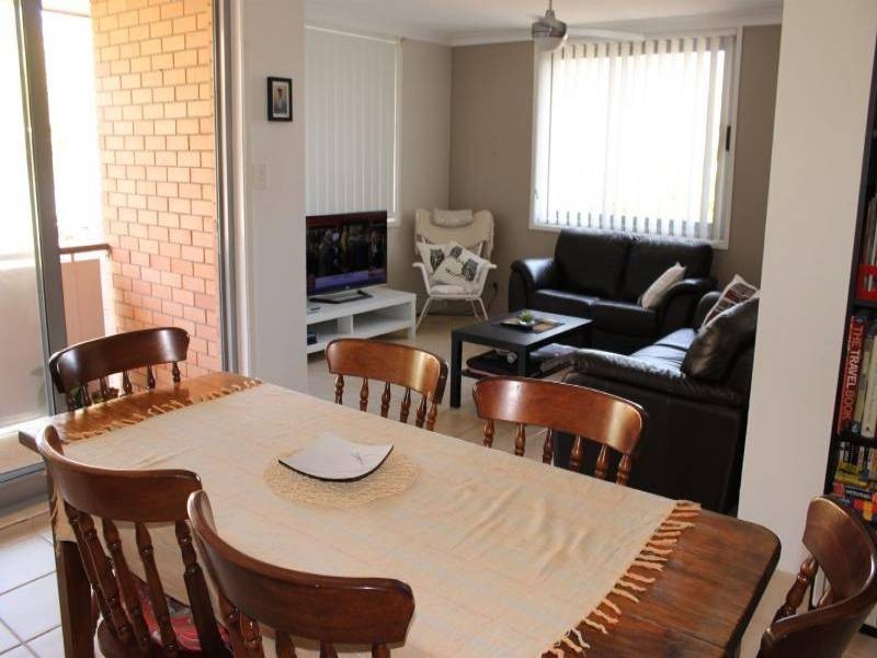 10/1976 Gold Coast Highway, Miami QLD 4220