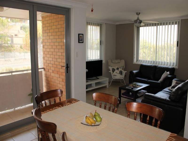 10/1976 Gold Coast Highway, Miami QLD 4220