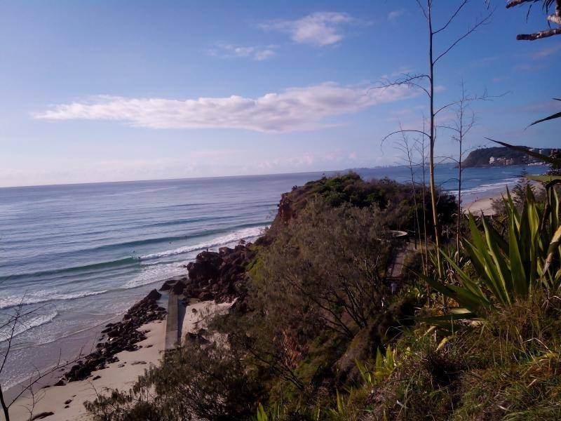 10/1976 Gold Coast Highway, Miami QLD 4220