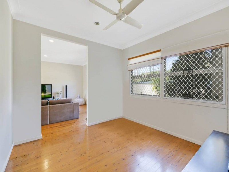 24 Symonds Road, Burleigh Heads QLD 4220