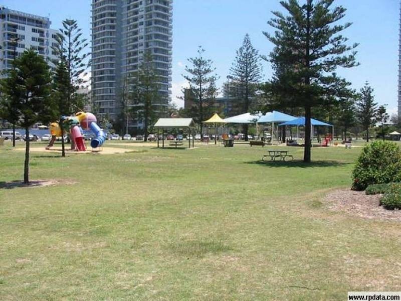 1/3 Jubilee Avenue, Broadbeach QLD 4218