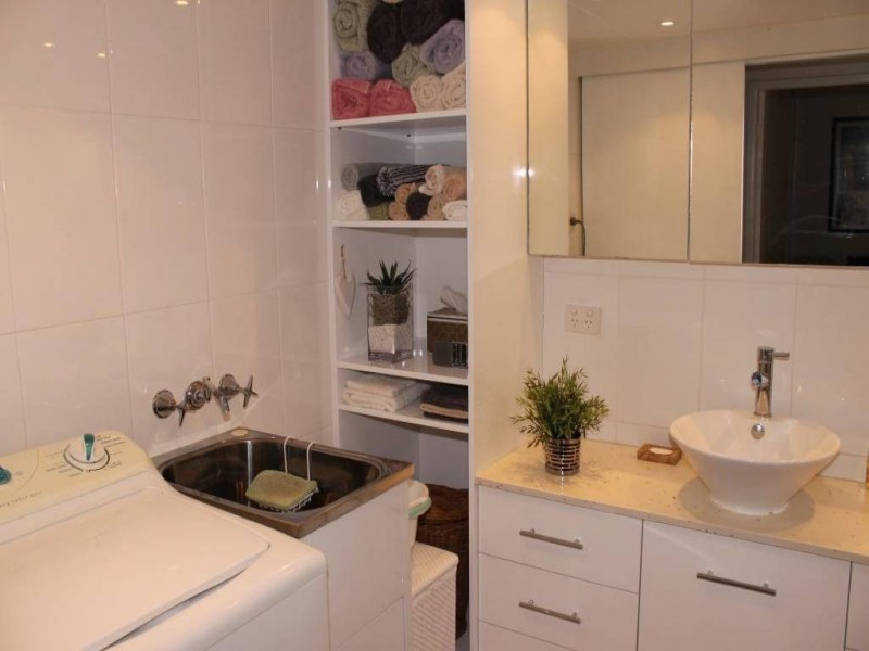 1/23 Jubilee Avenue, Broadbeach QLD 4218