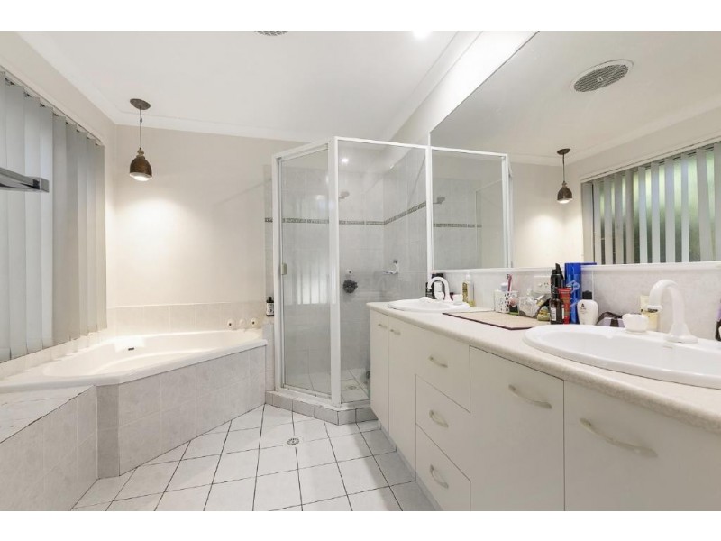 32 A Lakes Circuit, Burleigh Waters QLD 4220