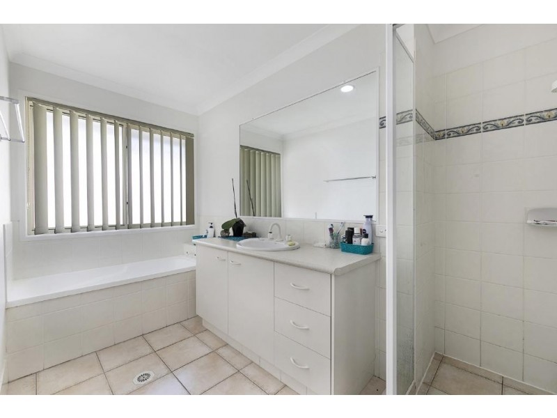 32 A Lakes Circuit, Burleigh Waters QLD 4220