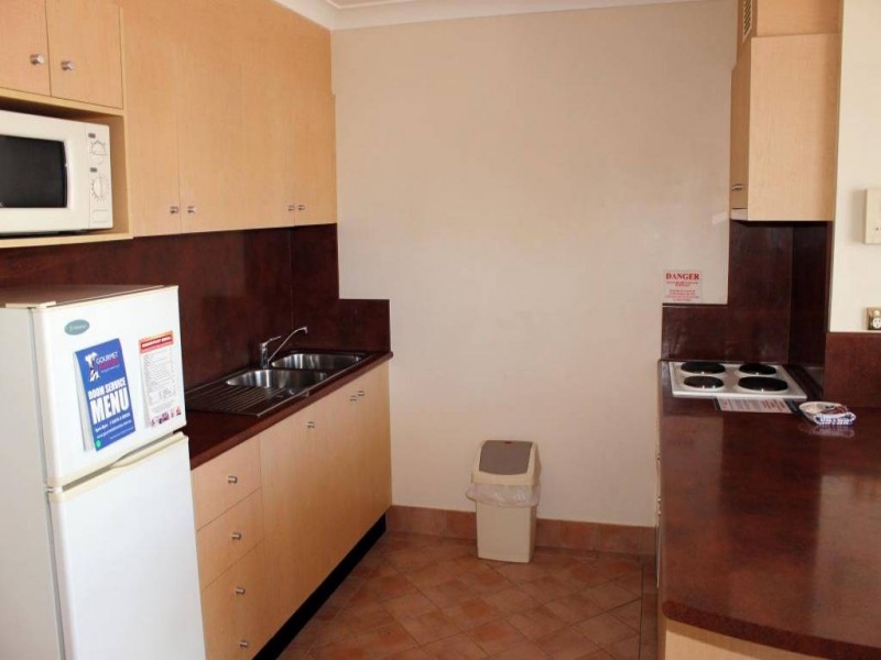 90/210-218 Surf Parade, Broadbeach QLD 4218