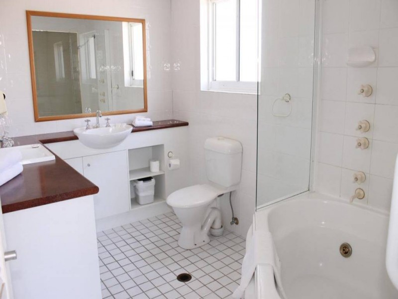 90/210-218 Surf Parade, Broadbeach QLD 4218