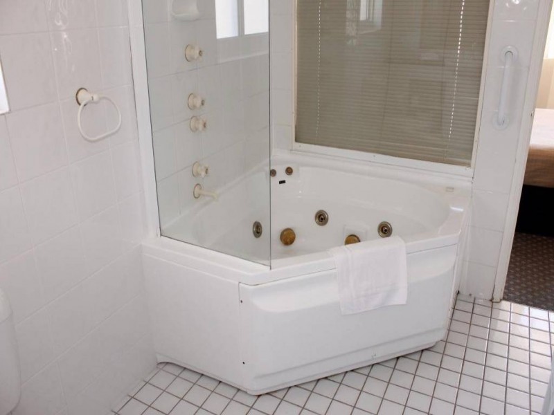 90/210-218 Surf Parade, Broadbeach QLD 4218