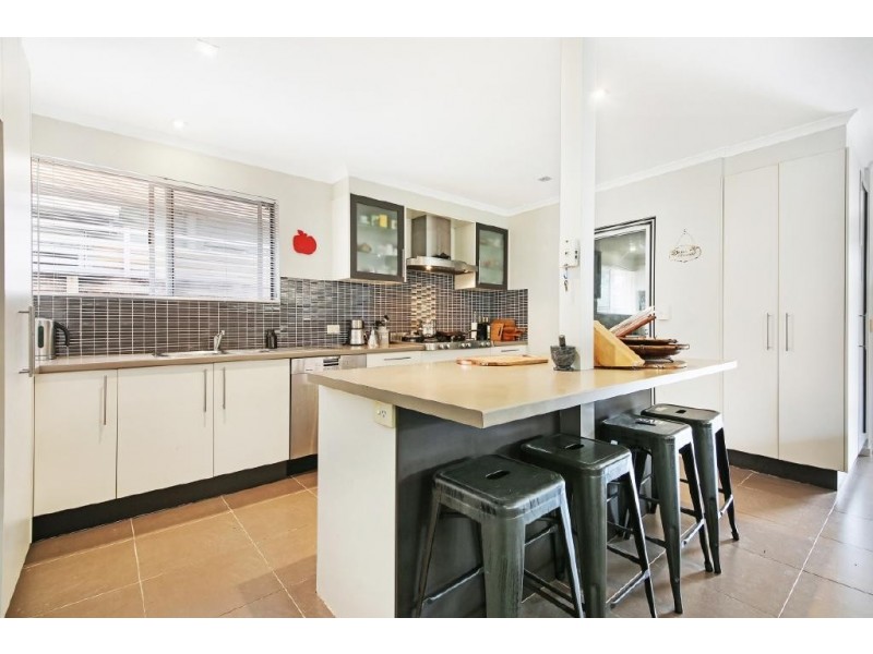 4 Paradise Avenue, Miami QLD 4220