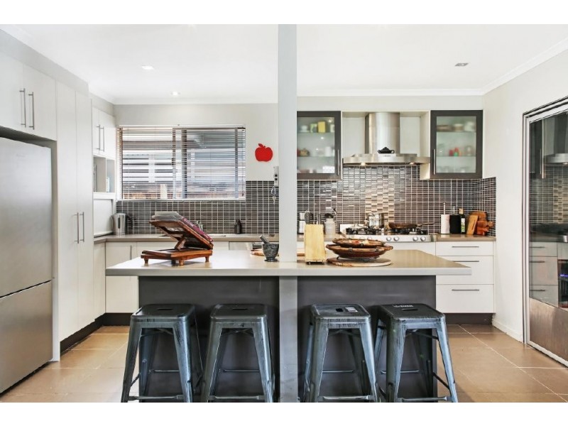 4 Paradise Avenue, Miami QLD 4220