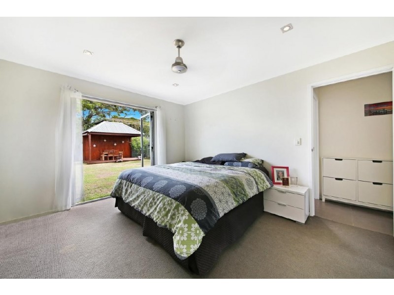 4 Paradise Avenue, Miami QLD 4220