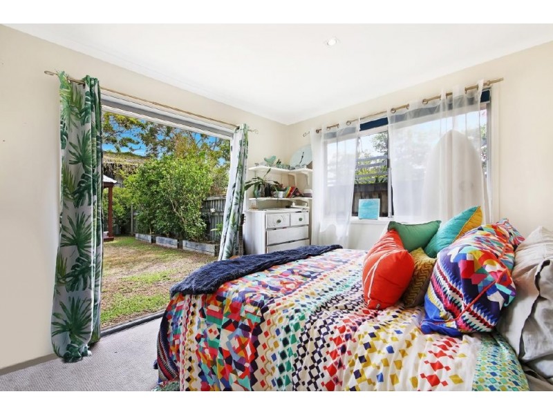 4 Paradise Avenue, Miami QLD 4220