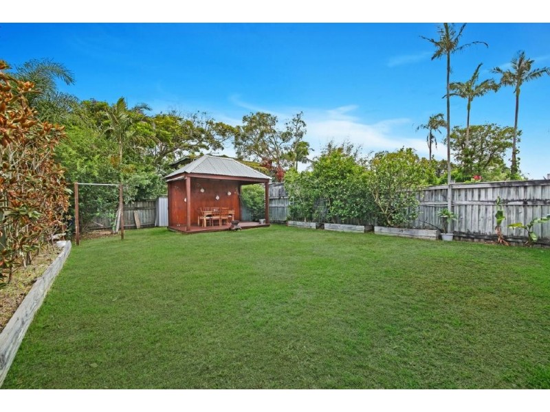 4 Paradise Avenue, Miami QLD 4220