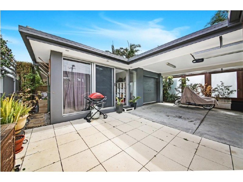 4 Paradise Avenue, Miami QLD 4220