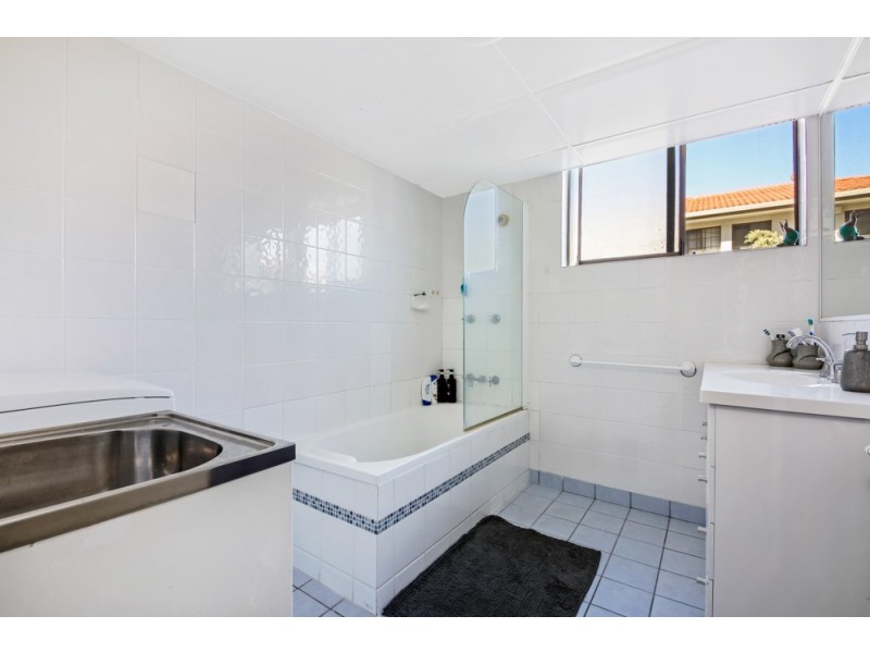2/1074 Gold Coast Highway, Palm Beach QLD 4221
