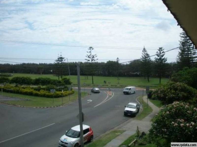 4/4 Alexandra Avenue, Mermaid Beach QLD 4218