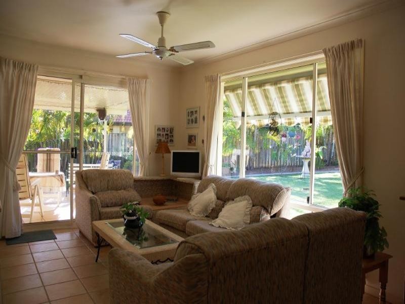 8 Glastonbury Drive, Mudgeeraba QLD 4213