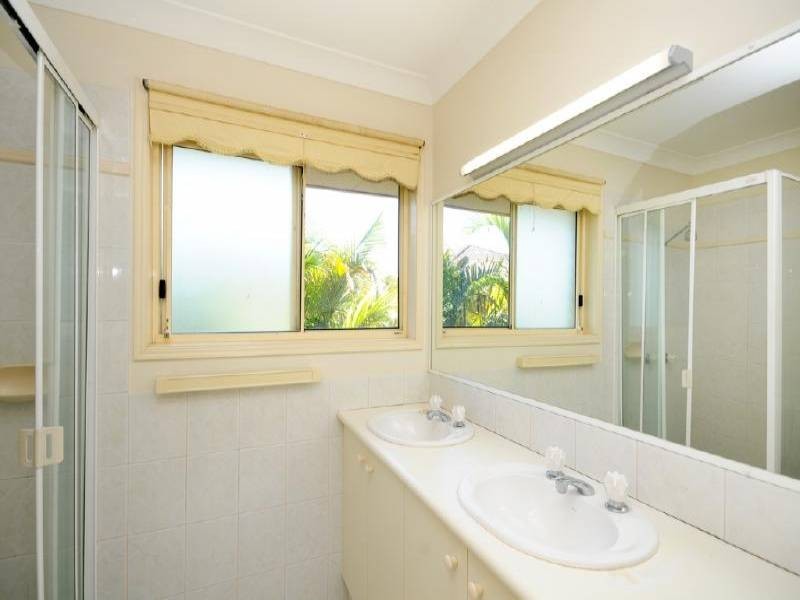 2/13 Cedar Ct, Burleigh Heads QLD 4220