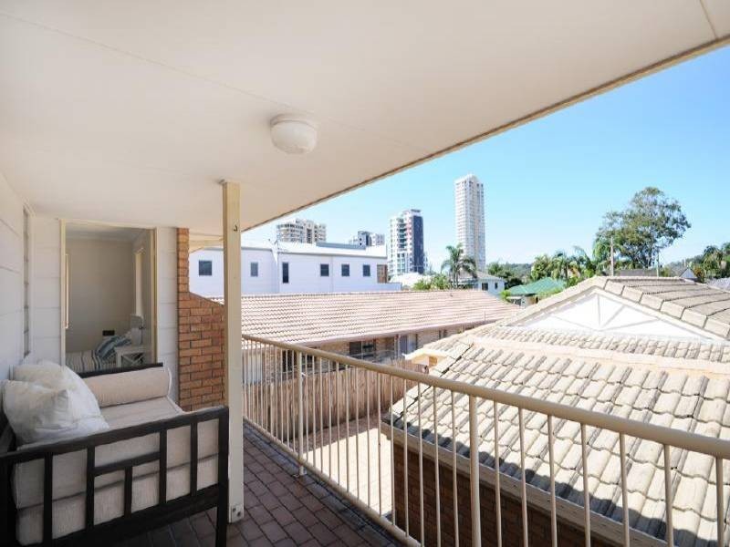 2/13 Cedar Ct, Burleigh Heads QLD 4220