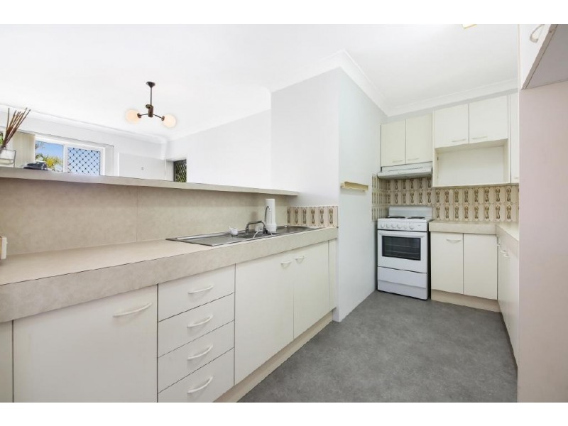 2/42 Oceanic Drive, Mermaid Waters QLD 4218
