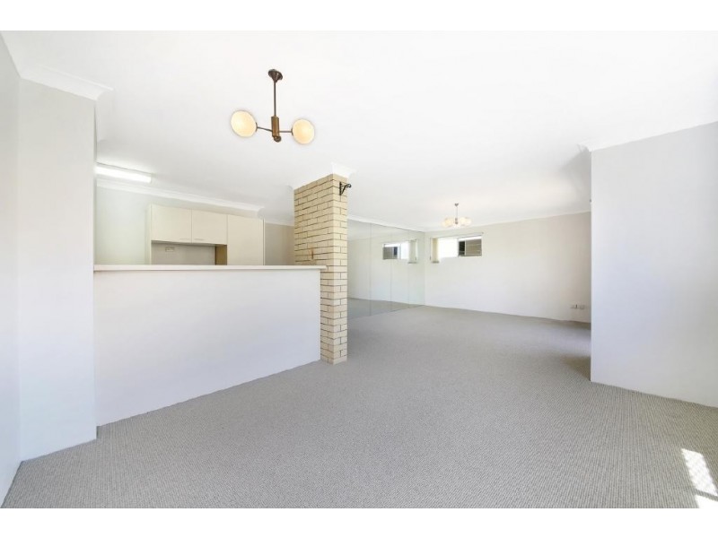 2/42 Oceanic Drive, Mermaid Waters QLD 4218