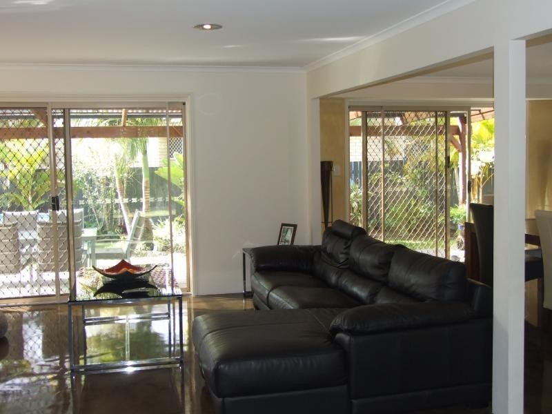 184 Christine Avenue, Burleigh Waters QLD 4220