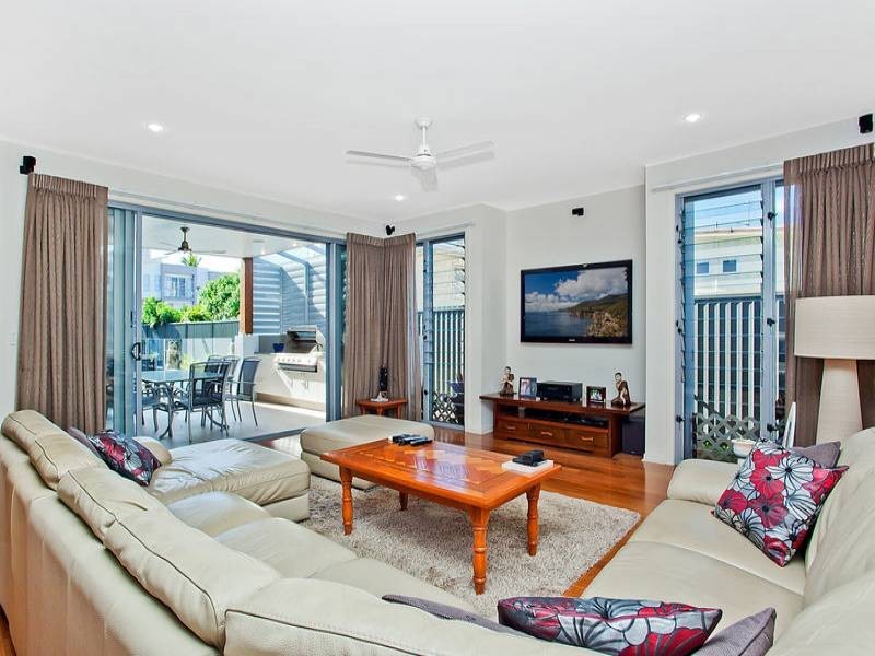 6 Elder Entrance, Burleigh Heads QLD 4220