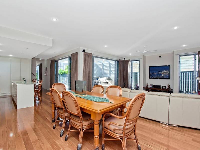 6 Elder Entrance, Burleigh Heads QLD 4220