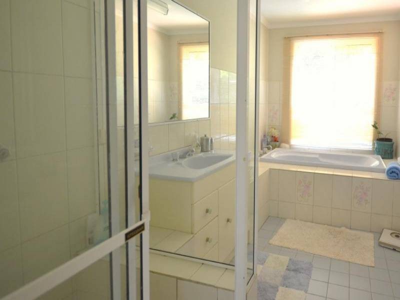 4 Grey Jack Ct, Worongary QLD 4213