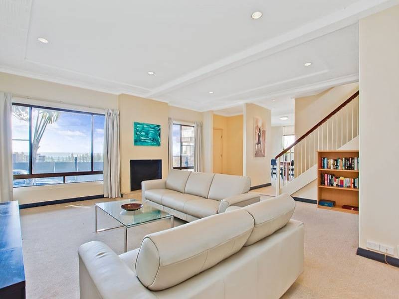 20 Hill Avenue, Burleigh Heads QLD 4220