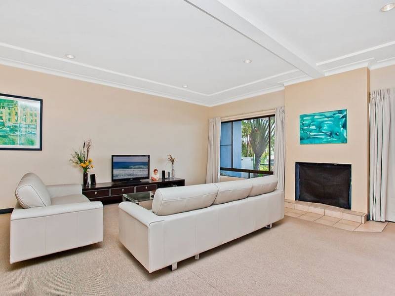 20 Hill Avenue, Burleigh Heads QLD 4220