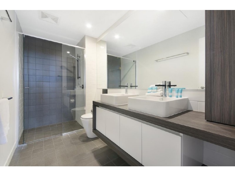 17/70-72 The Esplanade, Burleigh Heads QLD 4220