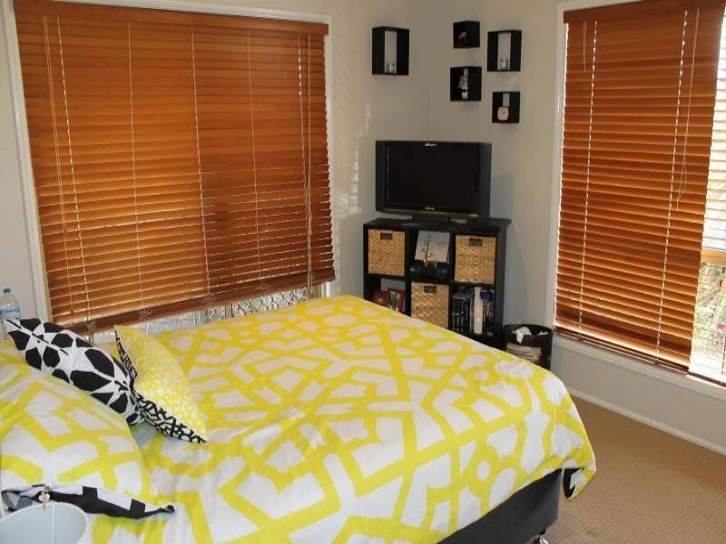 18 Southlake Drive, Varsity Lakes QLD 4227