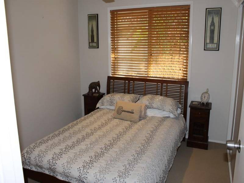 18 Southlake Drive, Varsity Lakes QLD 4227